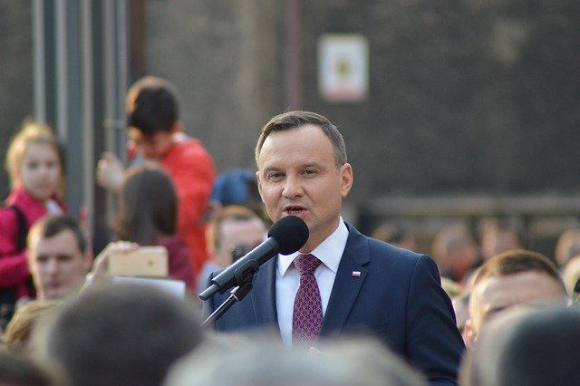 předseda svj na schůzi